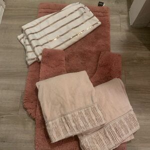Gently pre-owned - Rose Gold, Pink & White Bath Mat Set